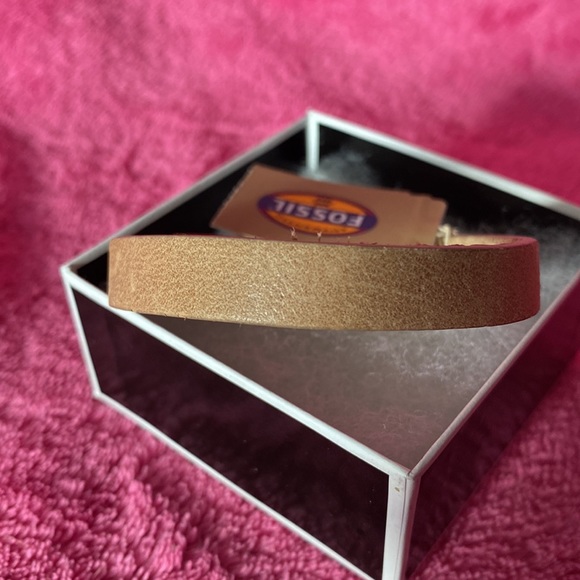 NWT Fossil leather bracelet - Picture 5 of 6